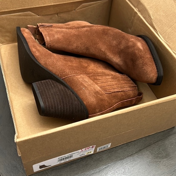 Zodiac Boots Robyn Cognac Suede Heeled Ankle Booties - Picture 2 of 10